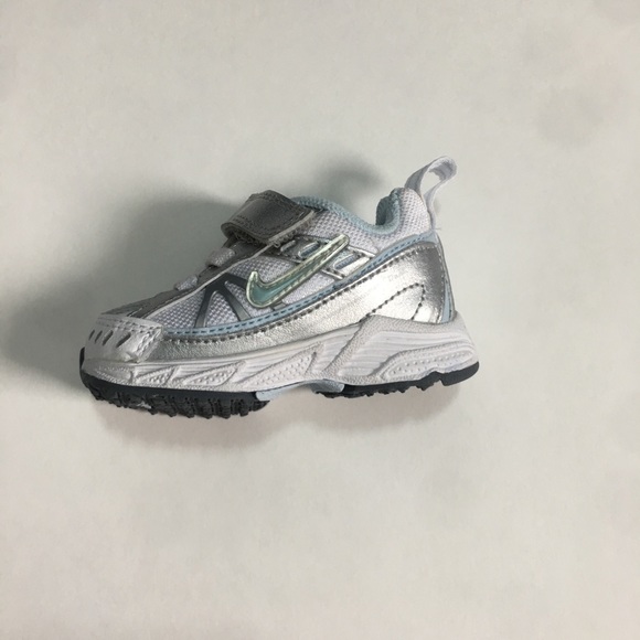 Nike Little Dart 6 White & Blue Unisex Sneakers - Picture 5 of 6